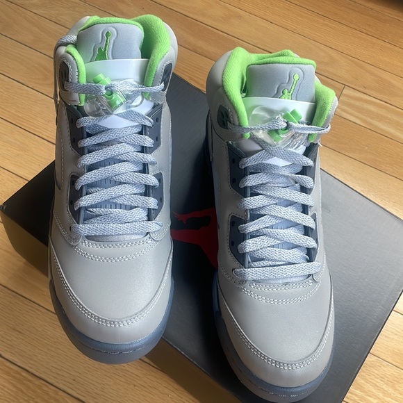 AUTHENTIC RARE KIDS JORDAN RETRO SILVER GREEN GREY SNEAKERS *NIB* SIZE 7Y - Picture 13 of 16